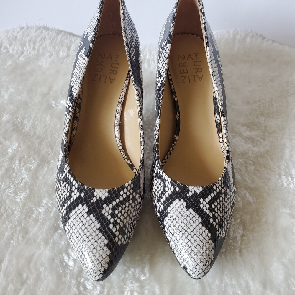Naturalizer Evie snakeskin pump size 6.5